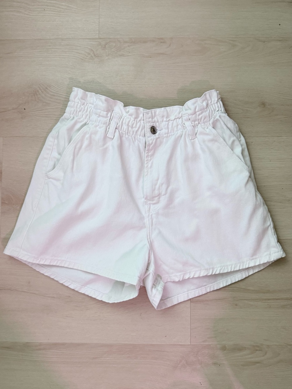Casual Elastic-Waist Women’s White Shorts